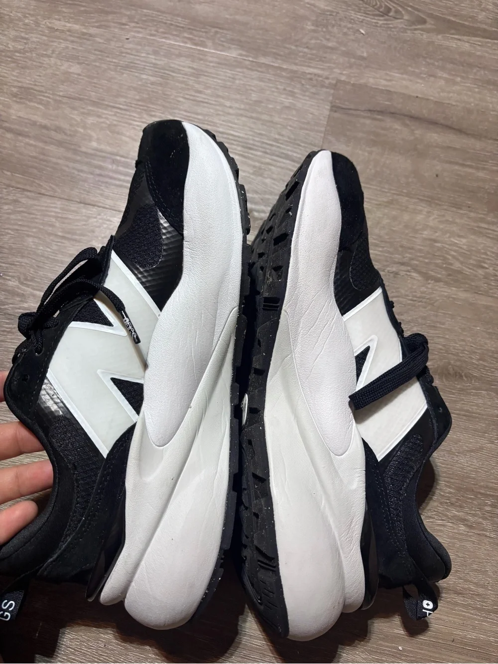 New Balance Black and White Sneakers. Size 9 men’s women’s 10.5 figs